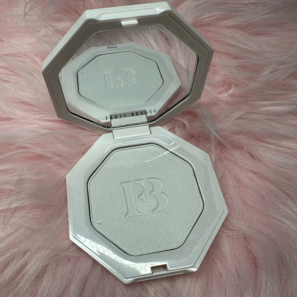 Fenty Beauty Highlighter Metal Moon